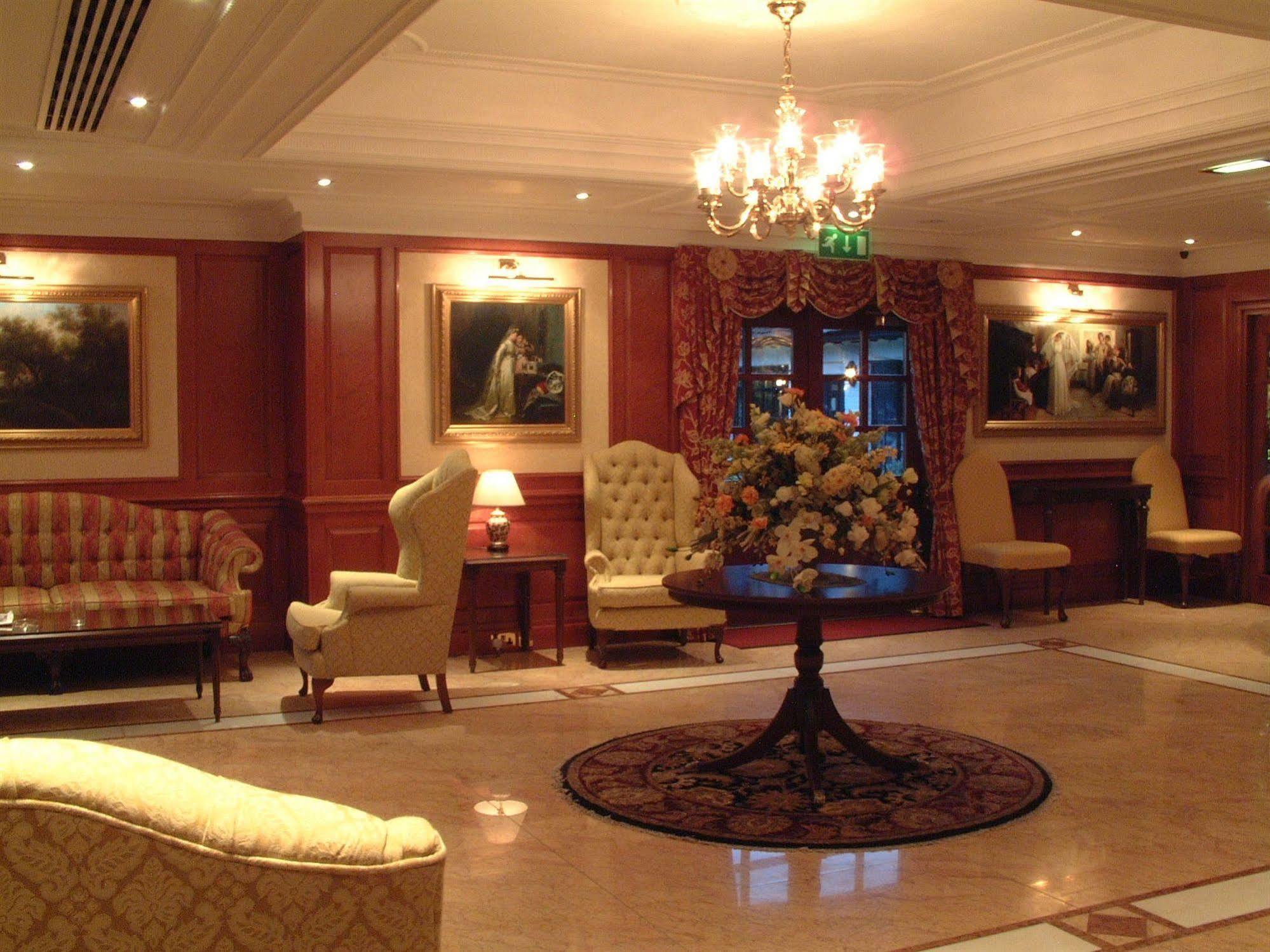 Barn Hotel London Ruislip Interior photo